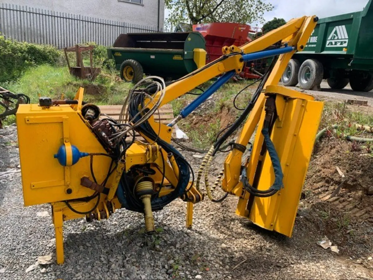BOMFORD B54 HEDGECUTTER - Image 1