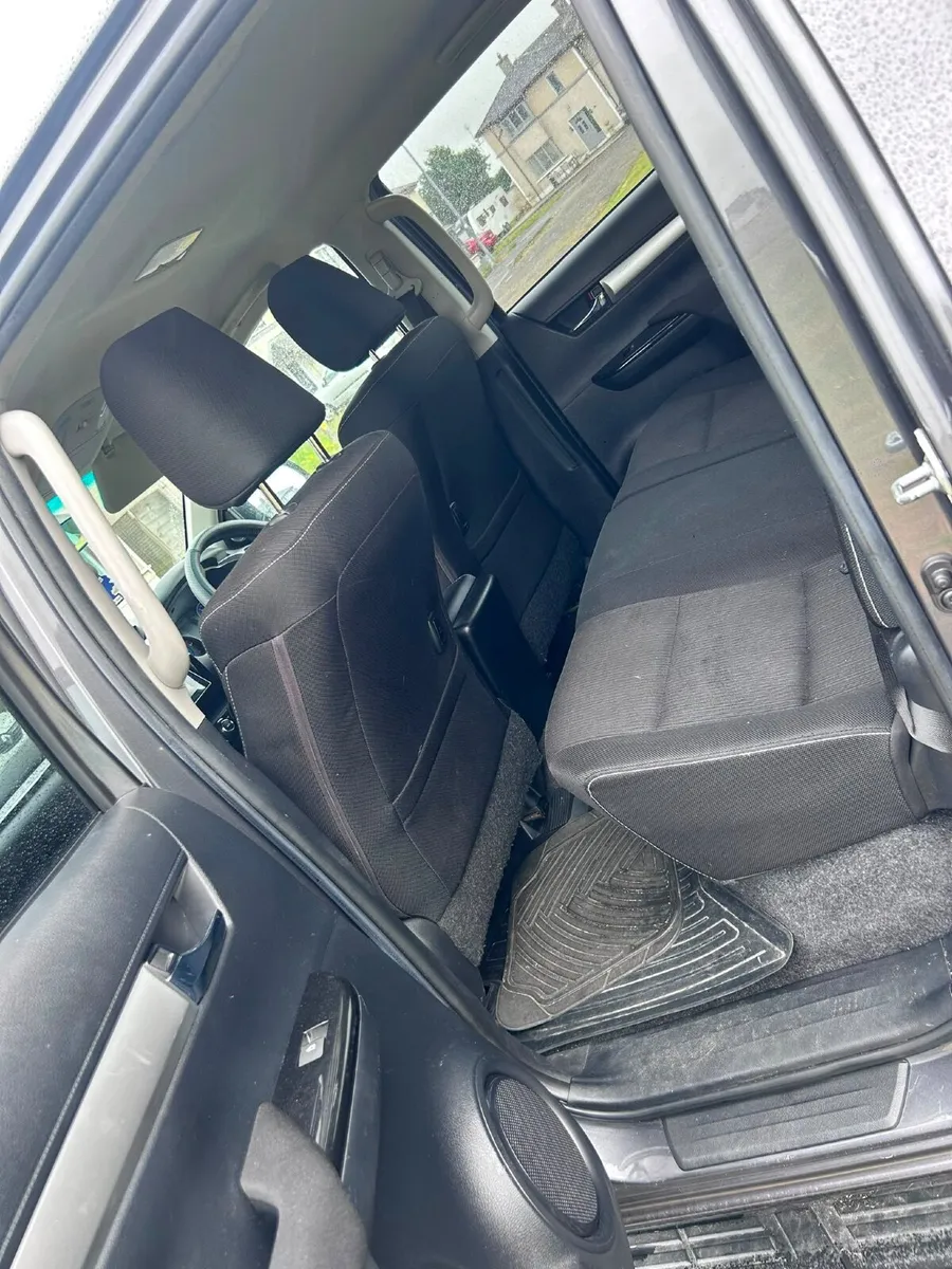 Toyota Hilux 2019 - Image 2