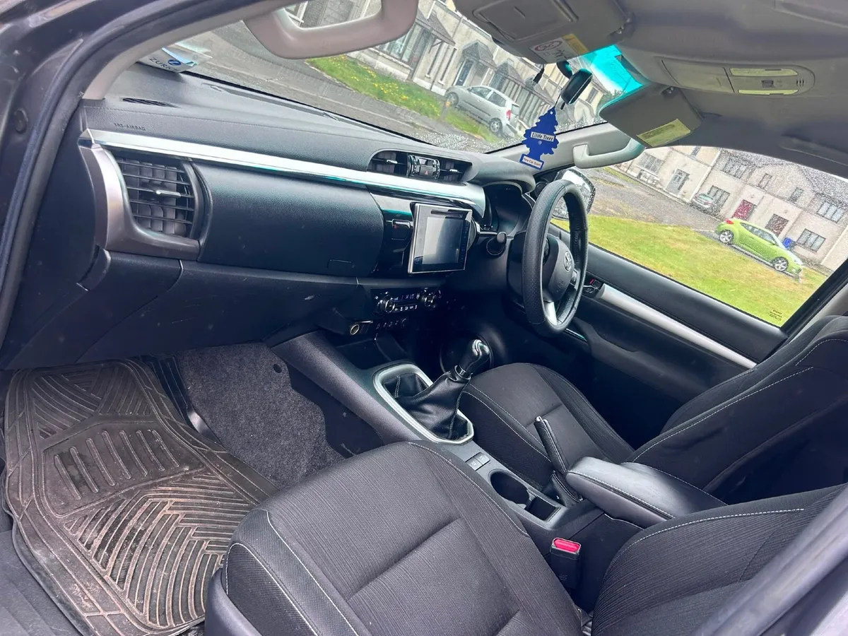 Toyota Hilux 2019 - Image 3