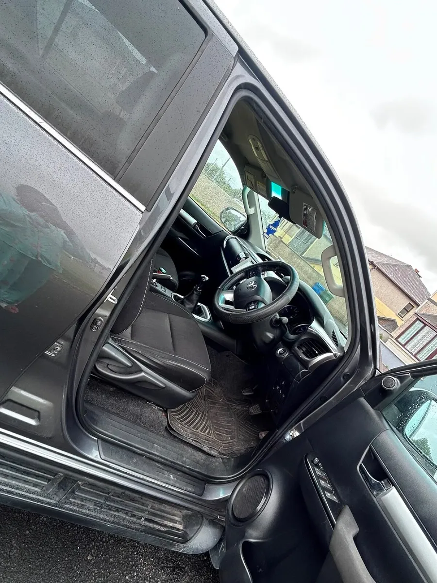 Toyota Hilux 2019 - Image 4