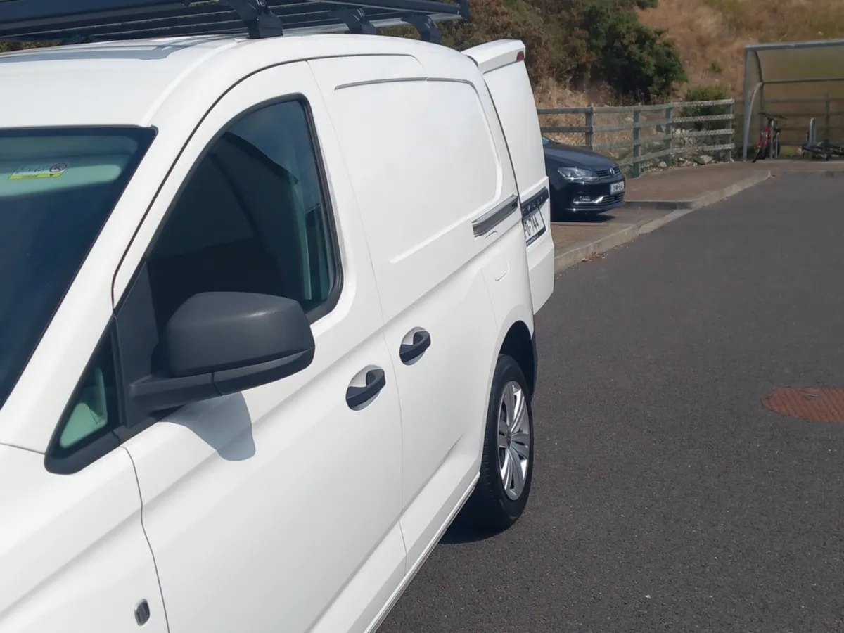 2023 Volkswagen caddy - Image 2