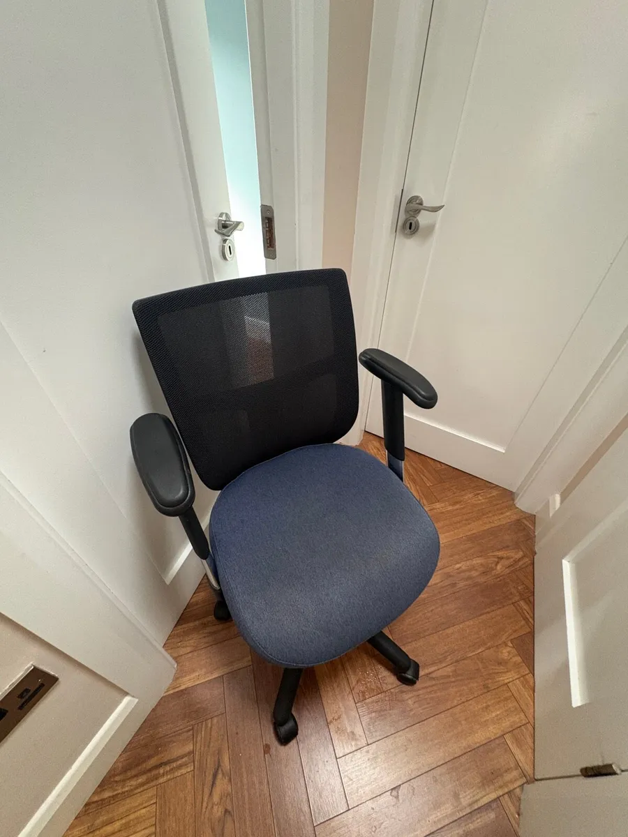 Office chair - Image 1