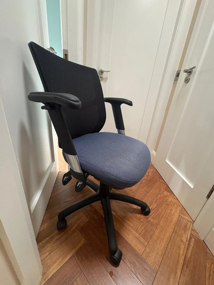 Office chair - Image 2