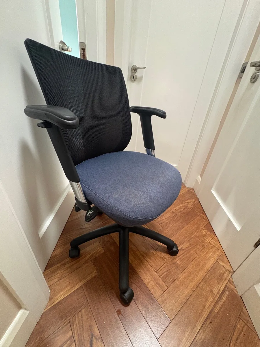 Office chair - Image 3