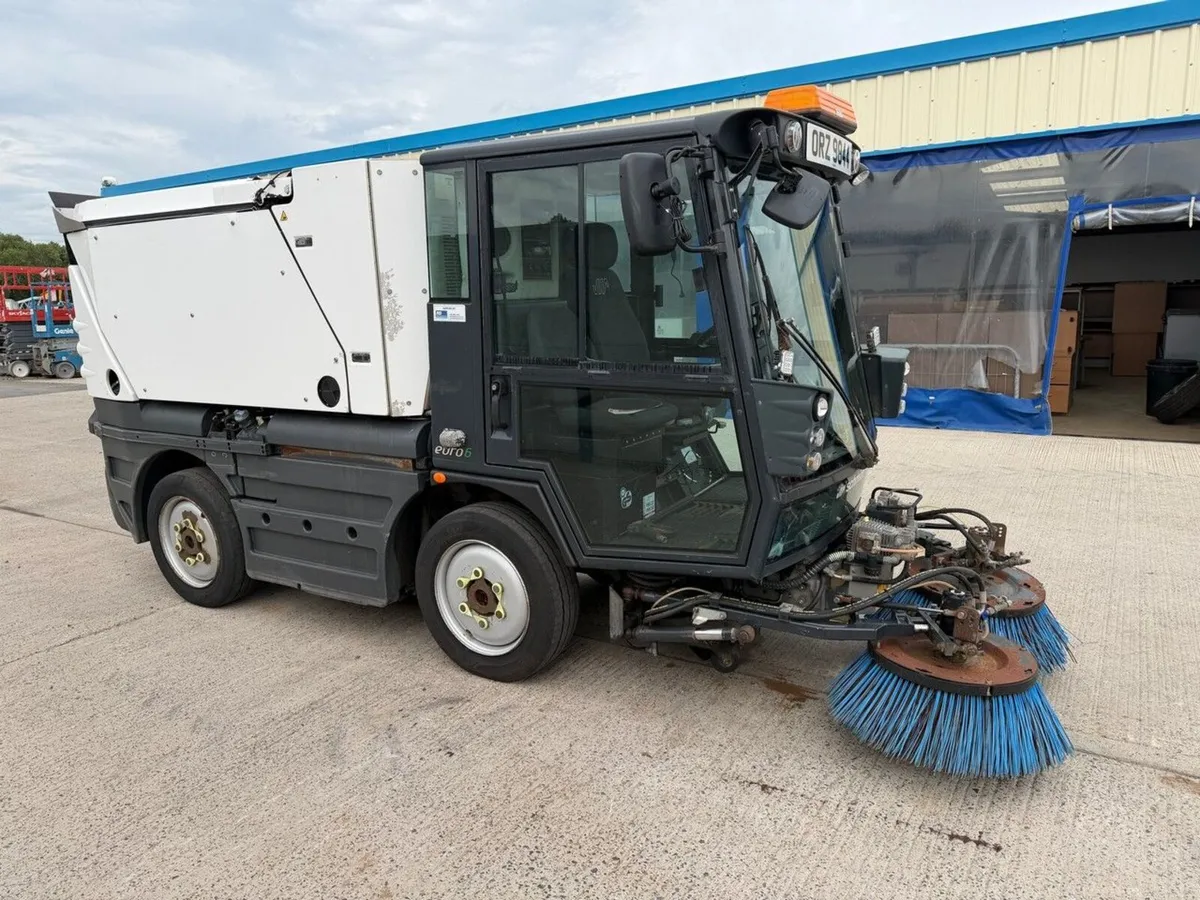 SCHMIDT COMPACT 200 5 TON ROAD LEGAL SWEEPER - Image 3