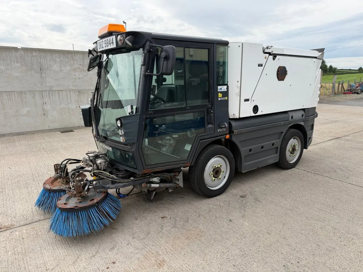 SCHMIDT COMPACT 200 5 TON ROAD LEGAL SWEEPER - Image 1