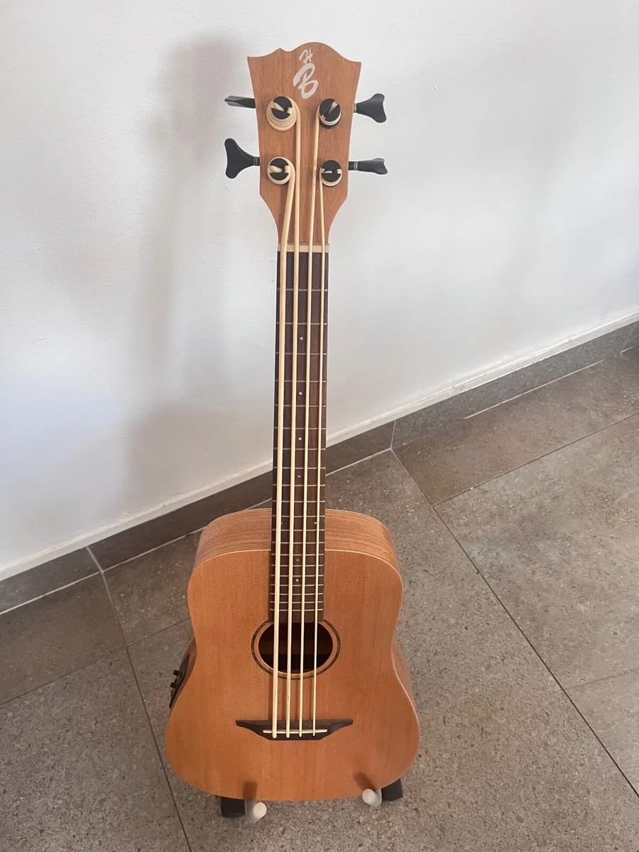 Ukelele Bass - Image 1