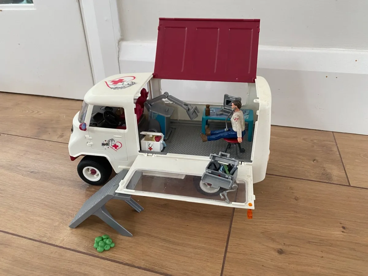 Schleich Mobile Vet Van - Image 2