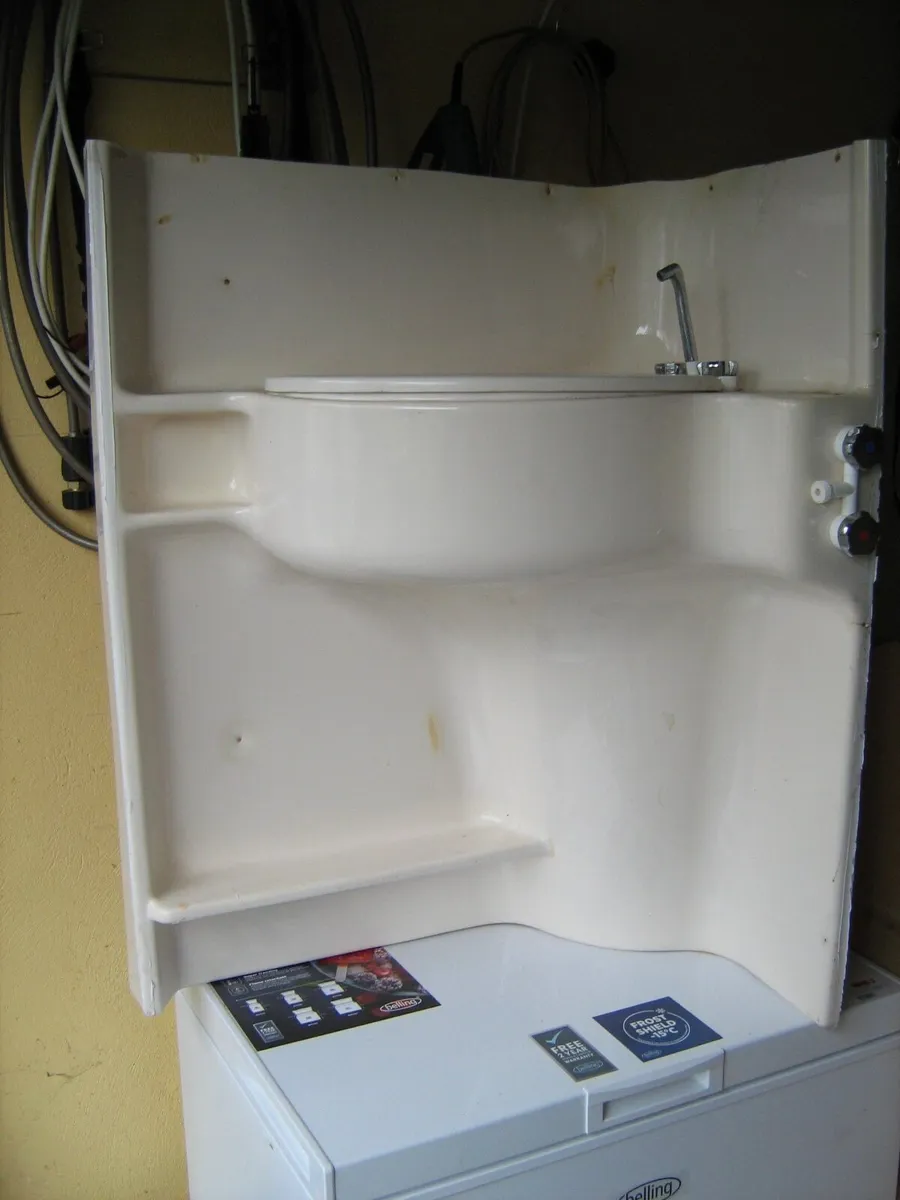 Camper ablutions . . . - Image 1