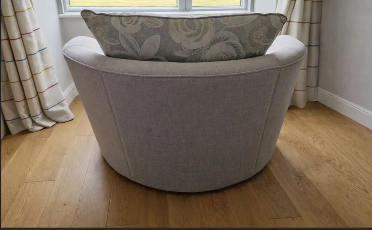 Swivel Armchair - Image 3