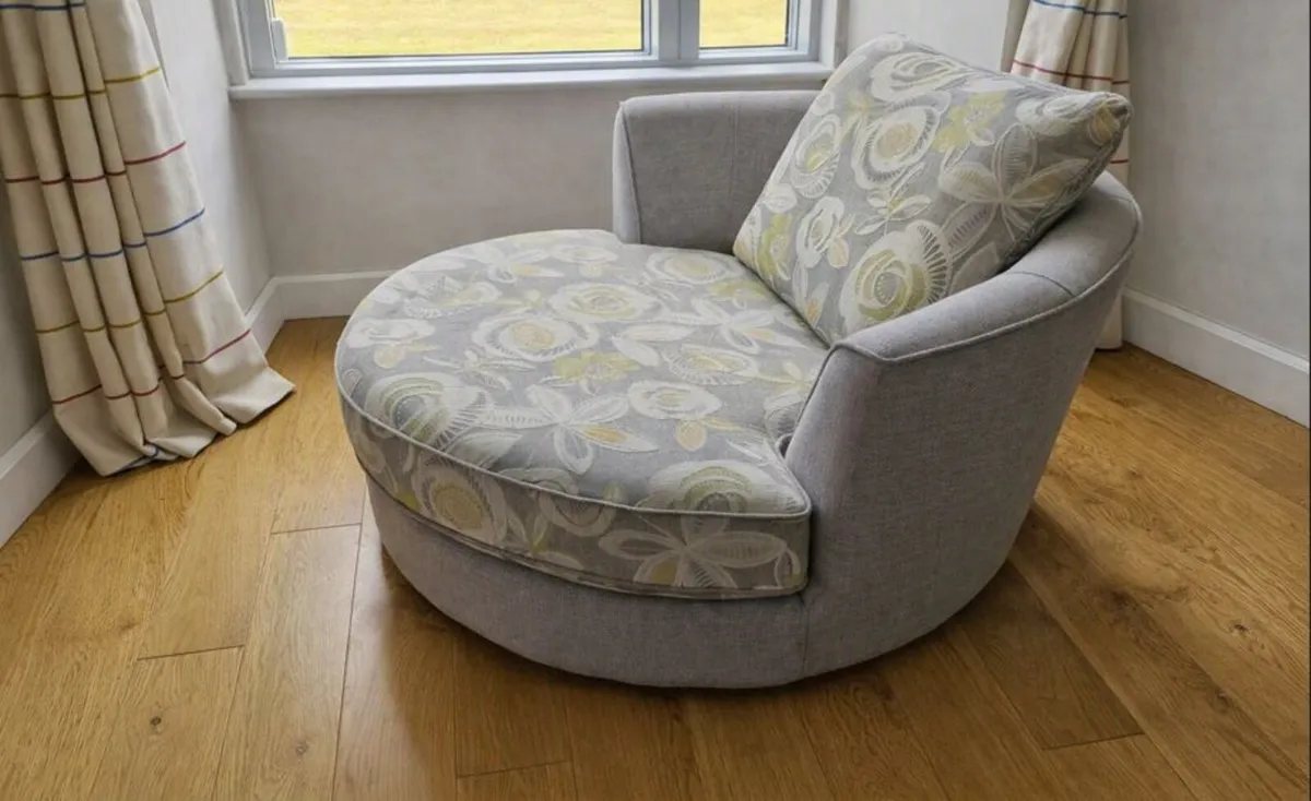 Swivel Armchair - Image 4