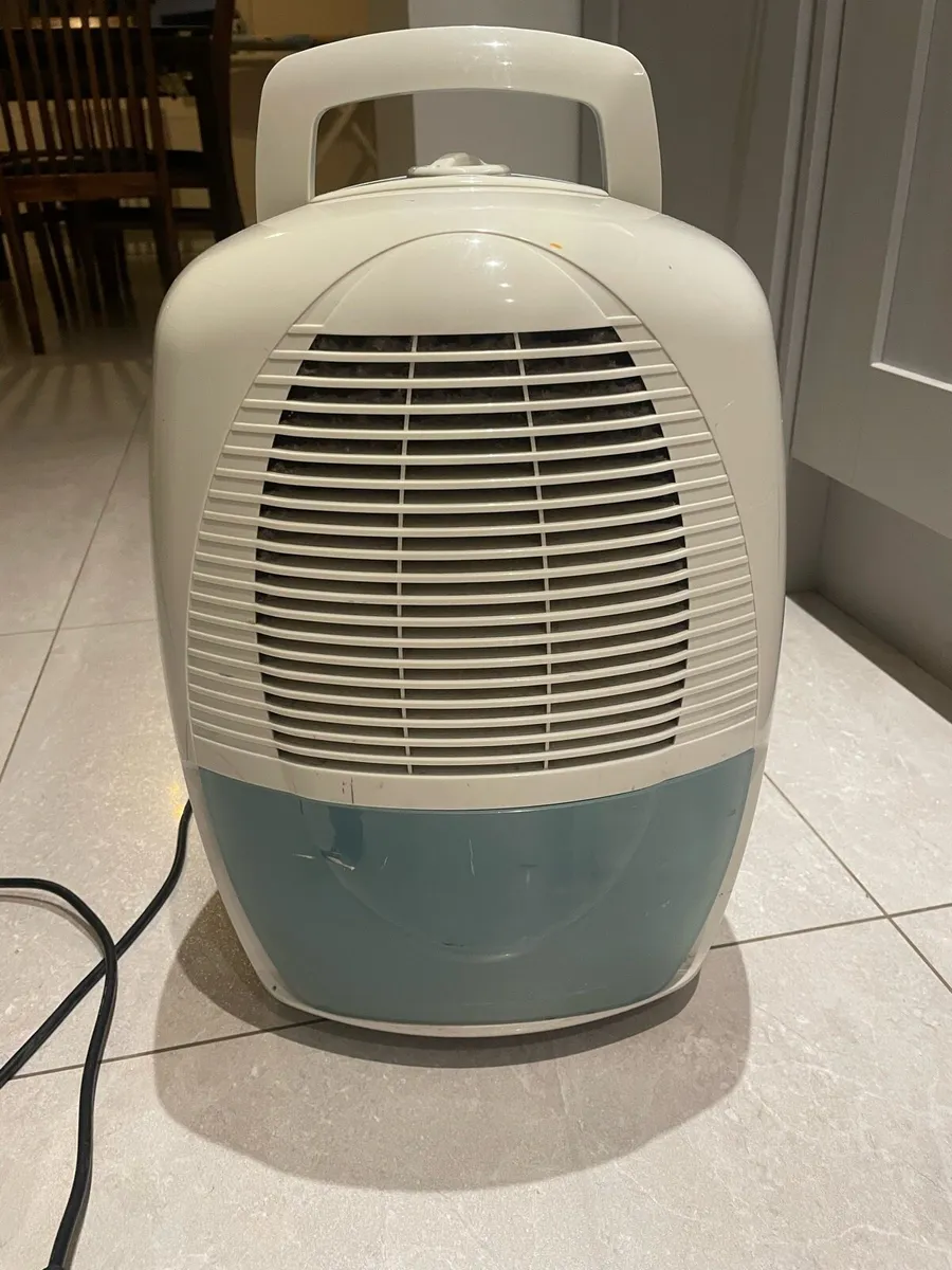 B&Q 10L Dehumidifier - Image 1
