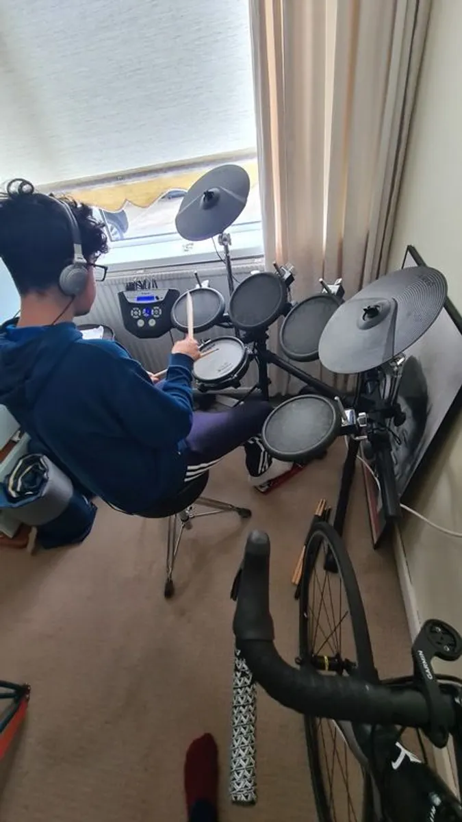 Roland TD-6 V-Drums Electronic Drum Kit - Image 1