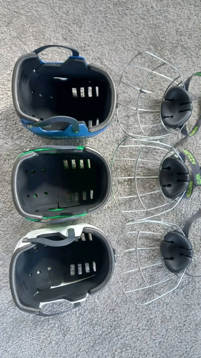 Azzurri Hurling Helmet - Image 3
