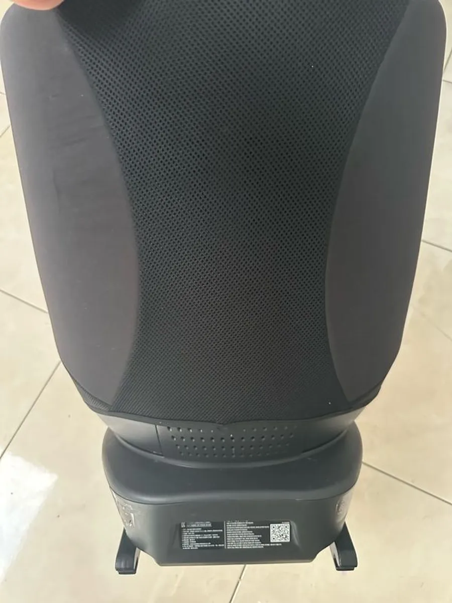 Joie 360deg car Seat - Works perfectly - Good condition - Image 2