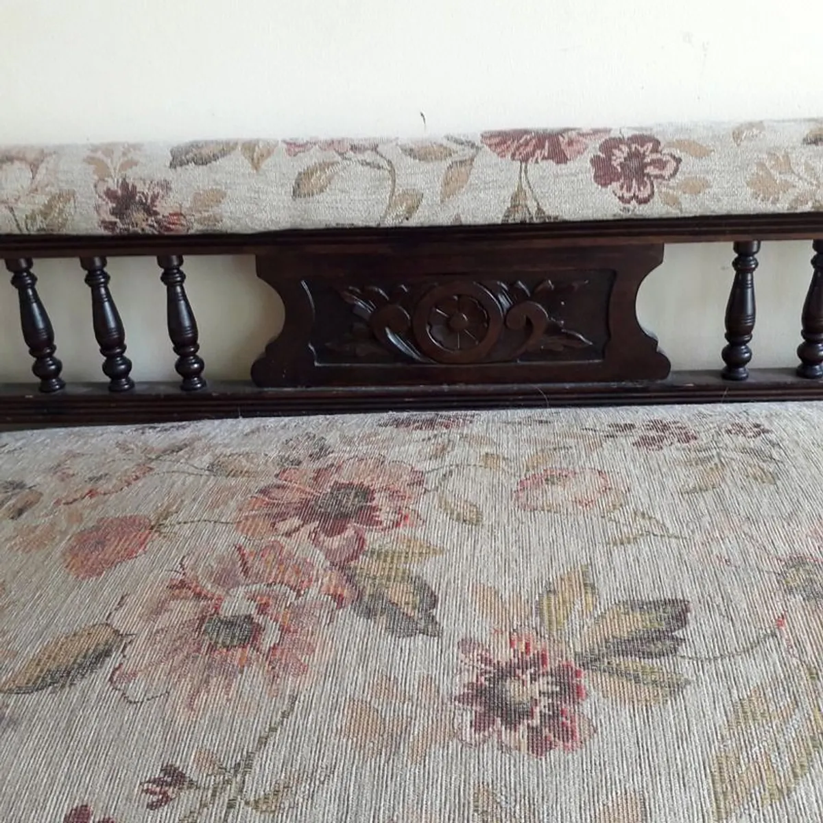 Victorian Settee Couch - Image 2