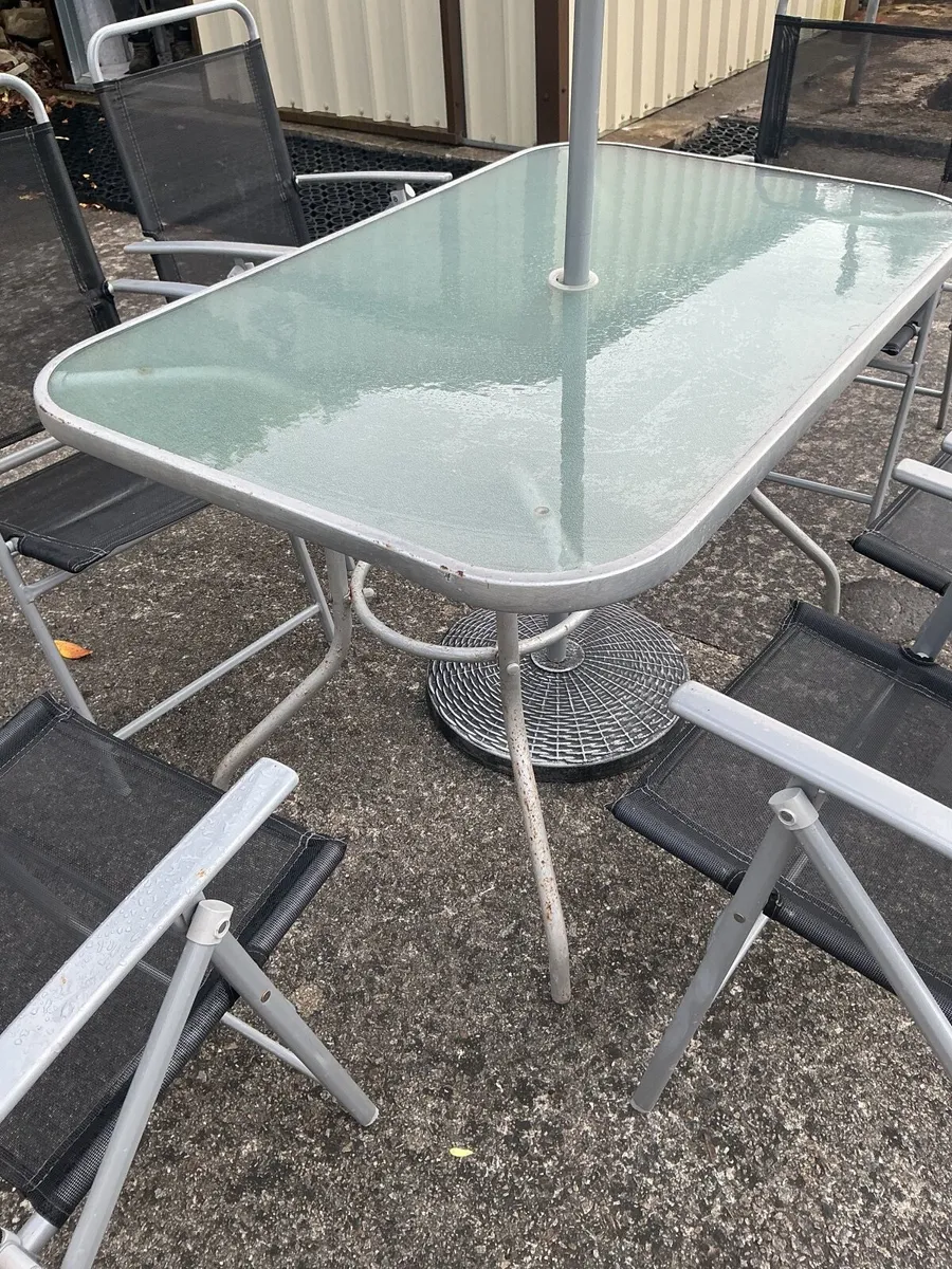 Patio table and 6 chairs - Image 2