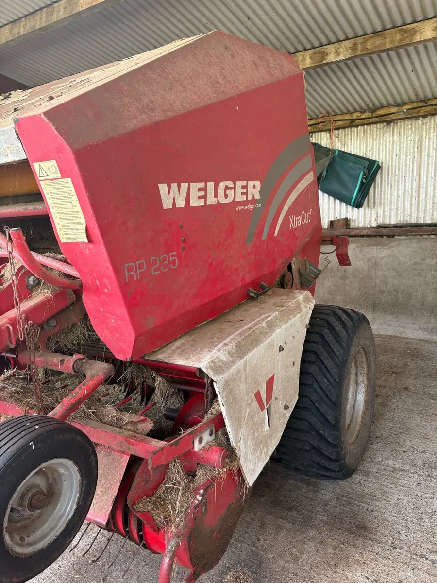 Welger baler and conor wrapper - Image 2