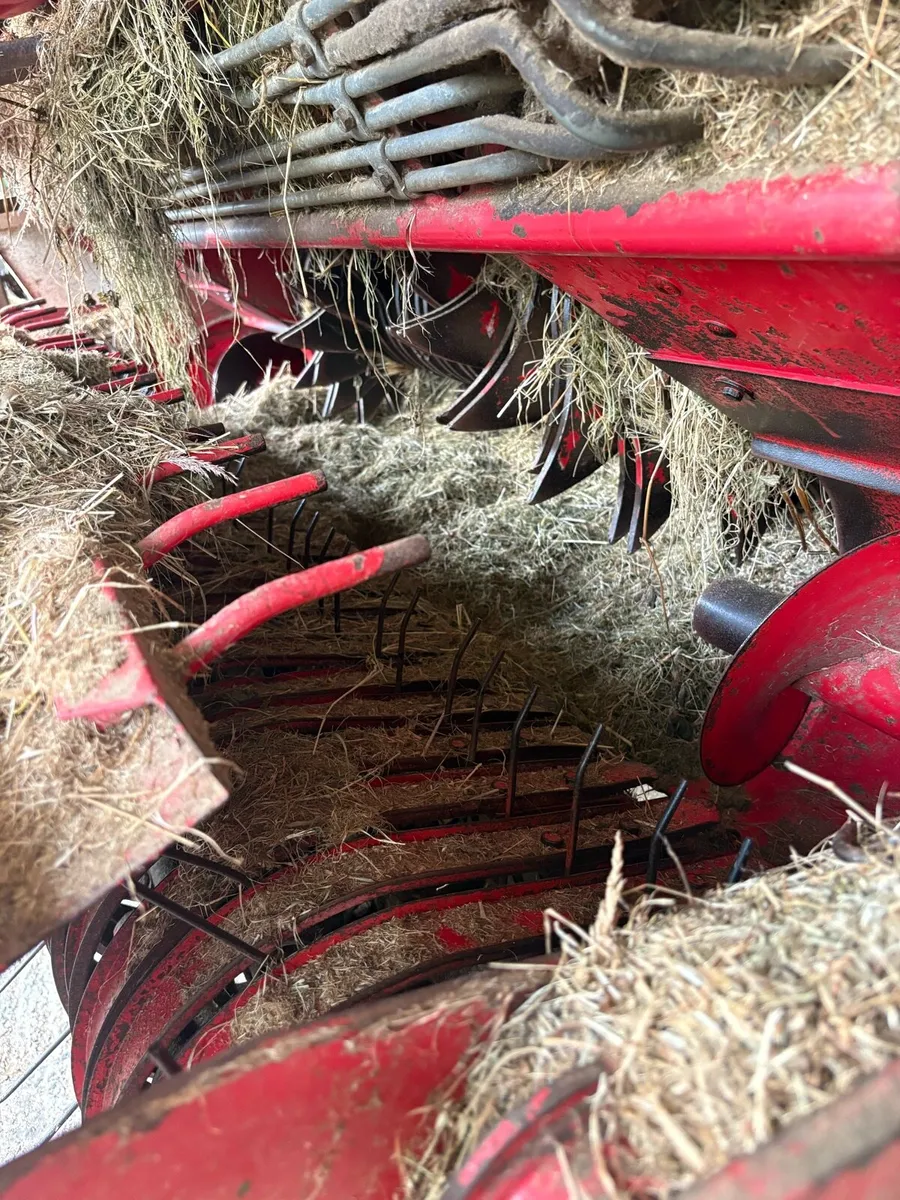 Welger baler and conor wrapper - Image 3