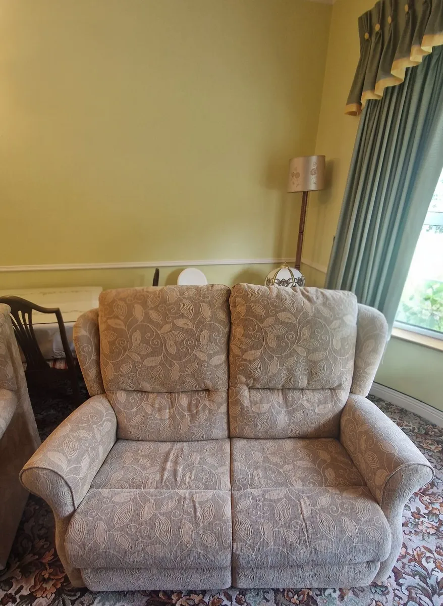 Three Piece Furniture Suite - Image 2