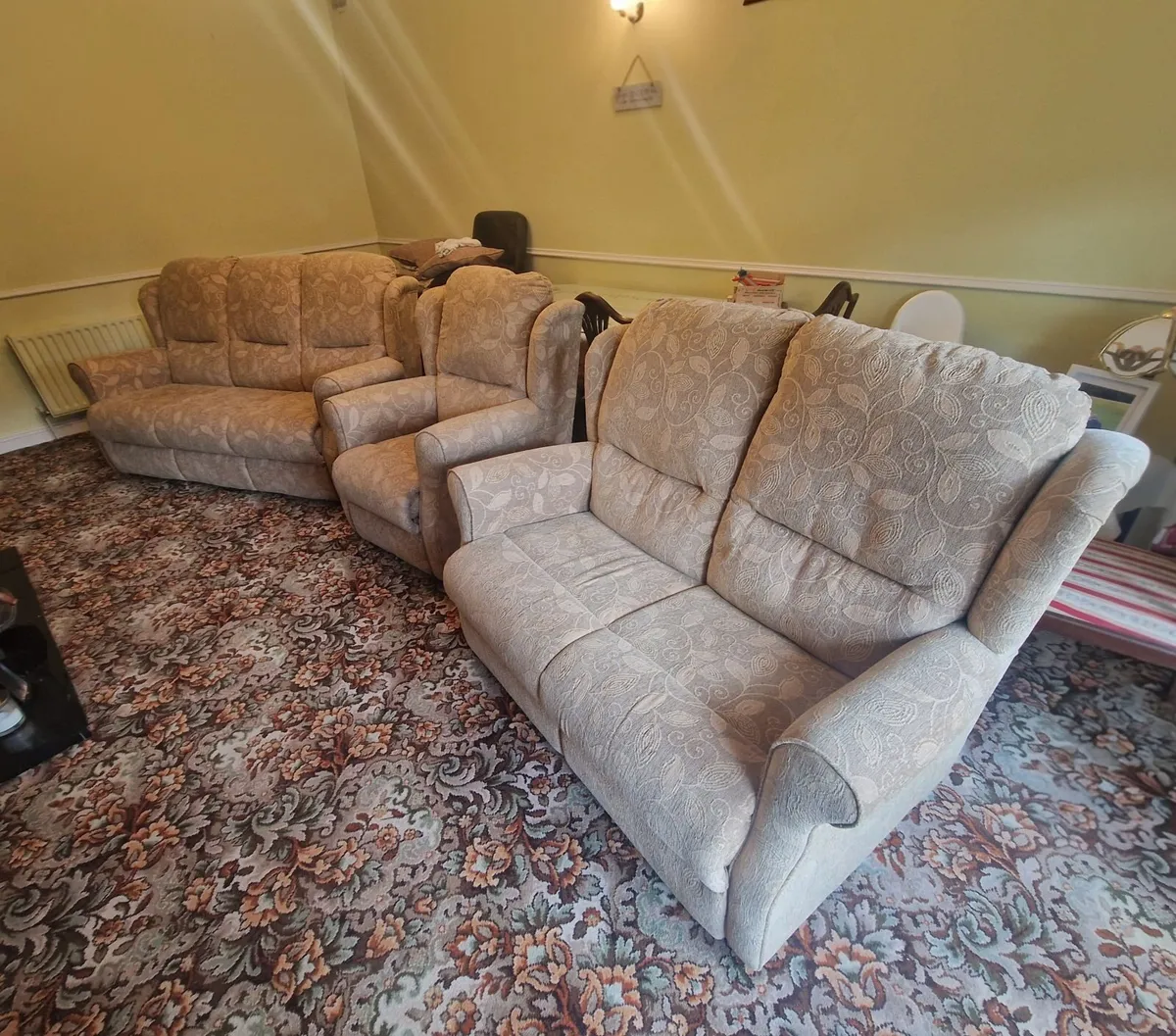 Three Piece Furniture Suite - Image 3