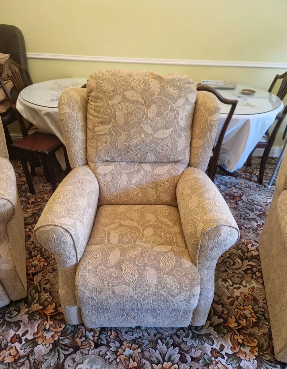 Three Piece Furniture Suite - Image 4