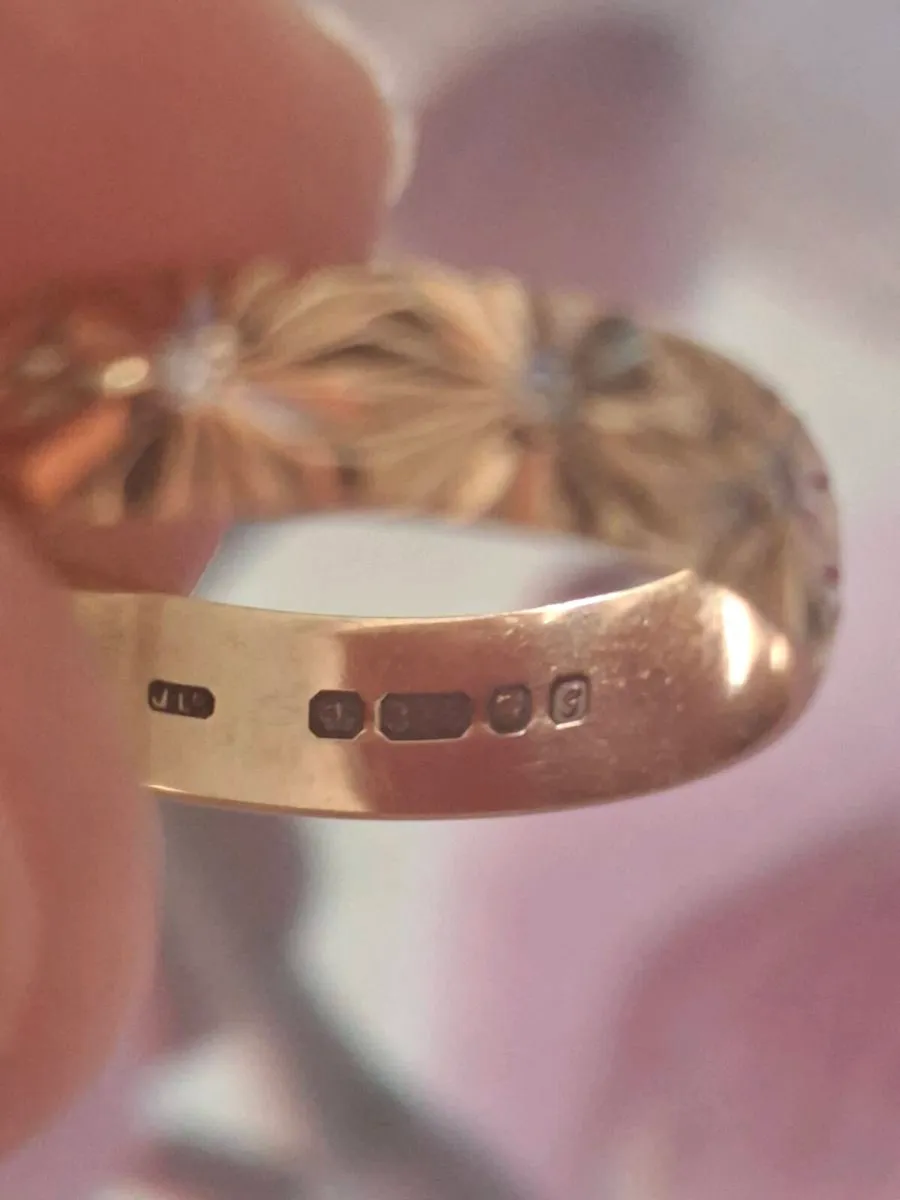 9ct yellow gold diamond vintage wedding ring - Image 3