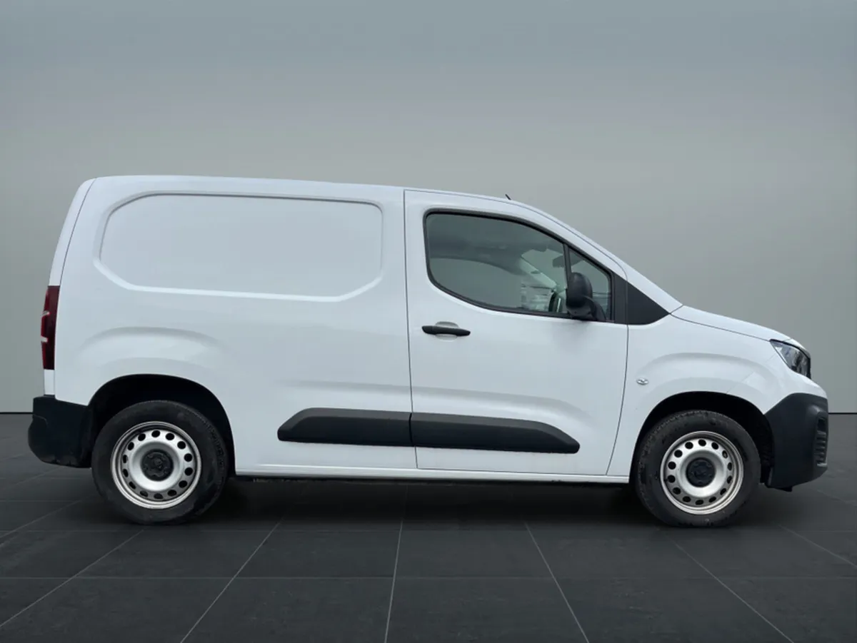 Peugeot Partner PROFESSIONAL PLUS 1.5 - Image 2