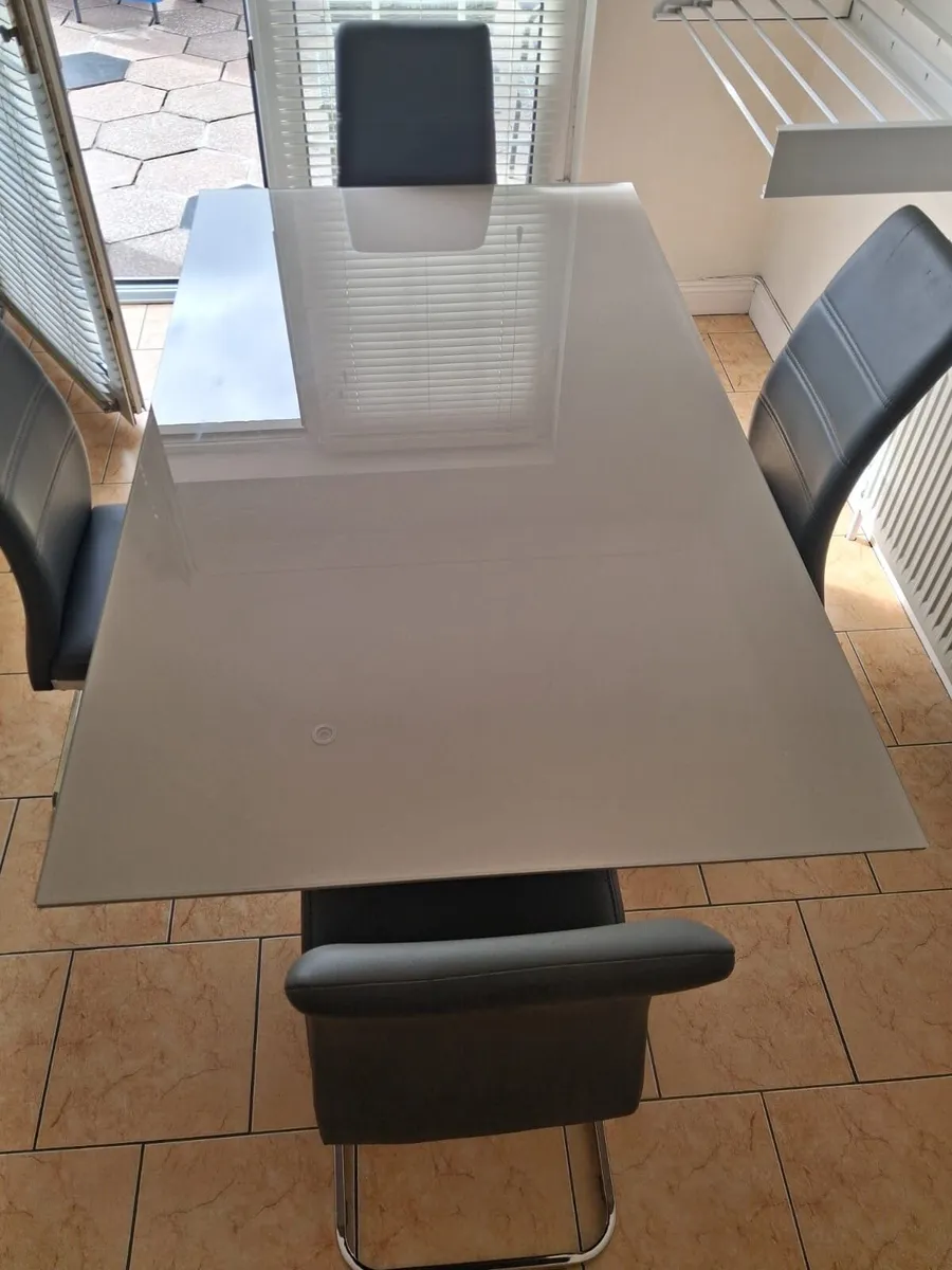 Kitchen Table and Chairs - Image 1
