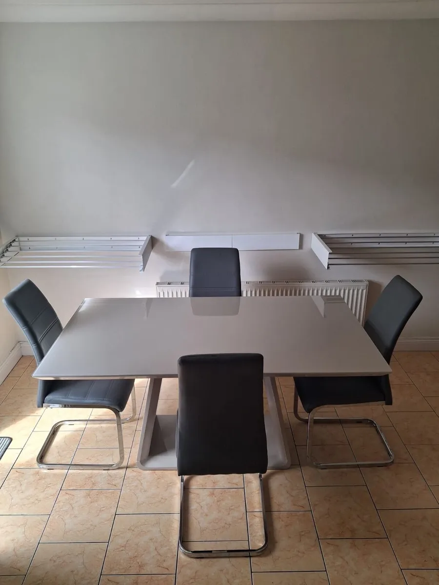 Kitchen Table and Chairs - Image 2