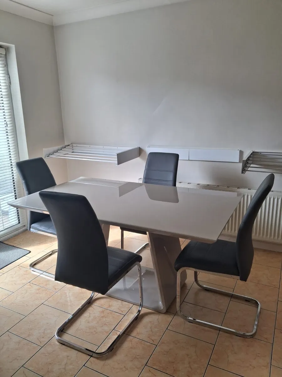 Kitchen Table and Chairs - Image 3