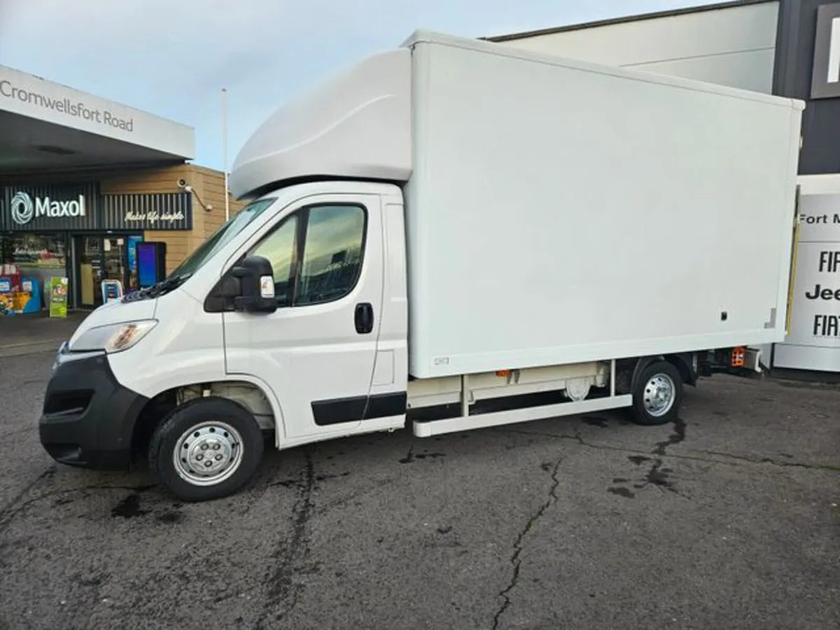 Citroen Relay 350 Box Body with Tail Lift - Image 4