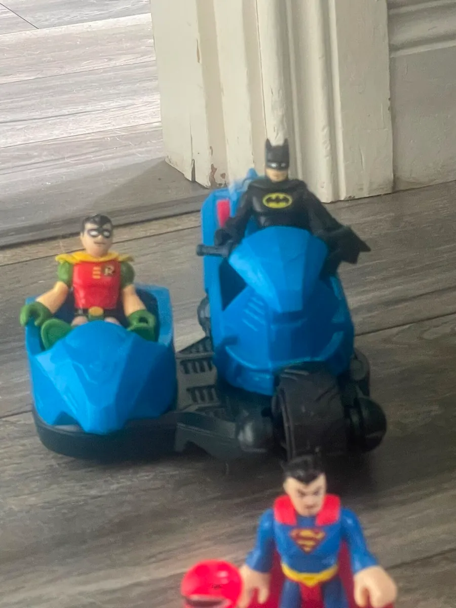 Large bundle of imaginext - Image 3