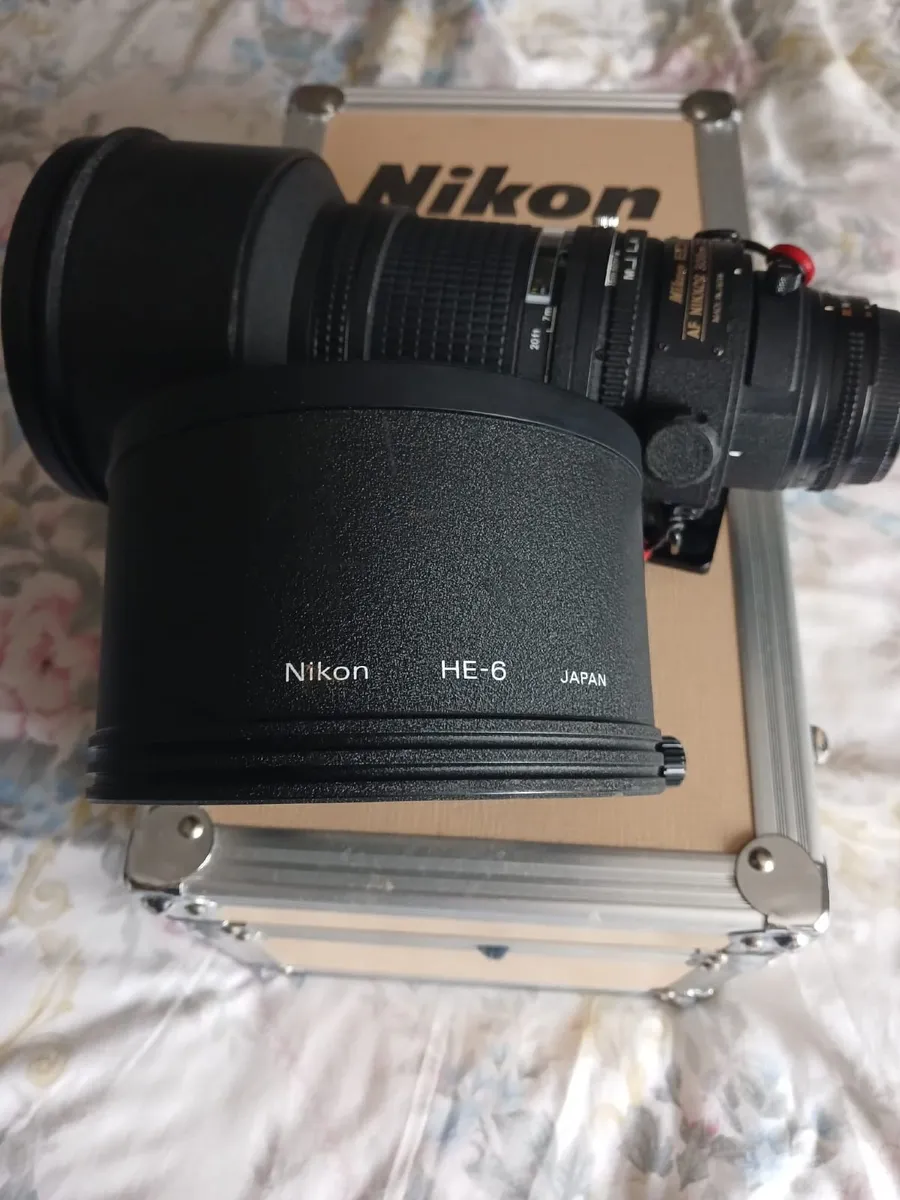 Nikon 300mm lens  and original case - Image 2