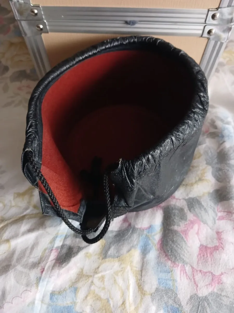 Nikon 300mm lens  and original case - Image 3