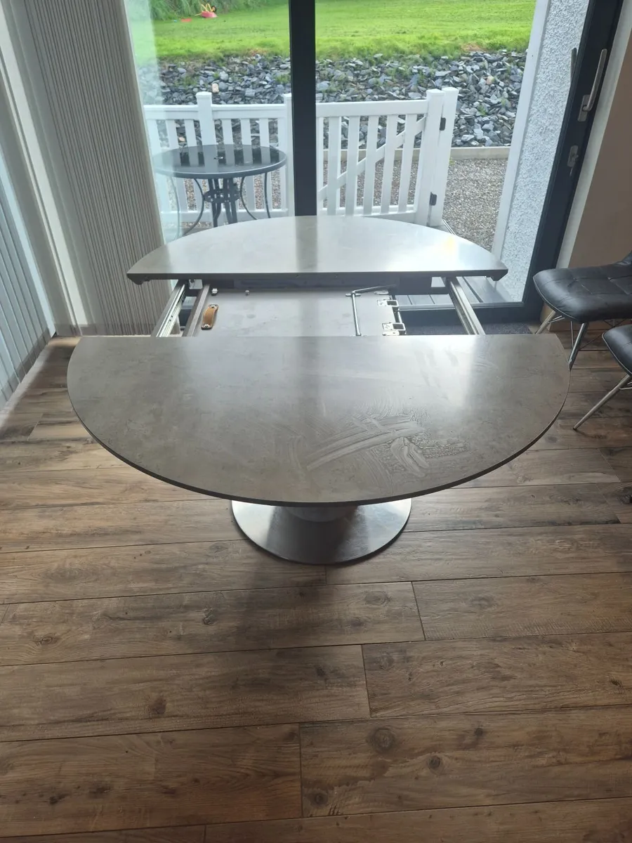 Dining room table - Image 4