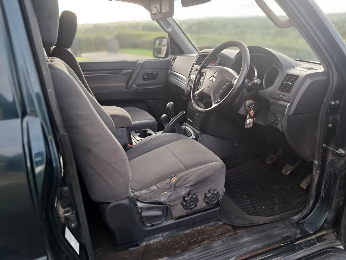 Mitsubishi Pajero 2009 - Image 3