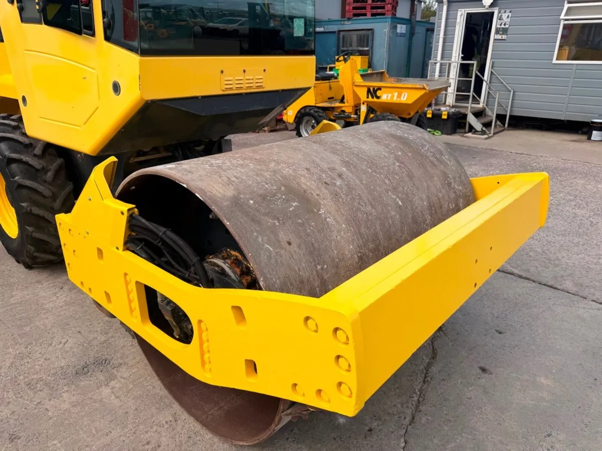 2013 Bomag 177 roller cabbed - Image 4