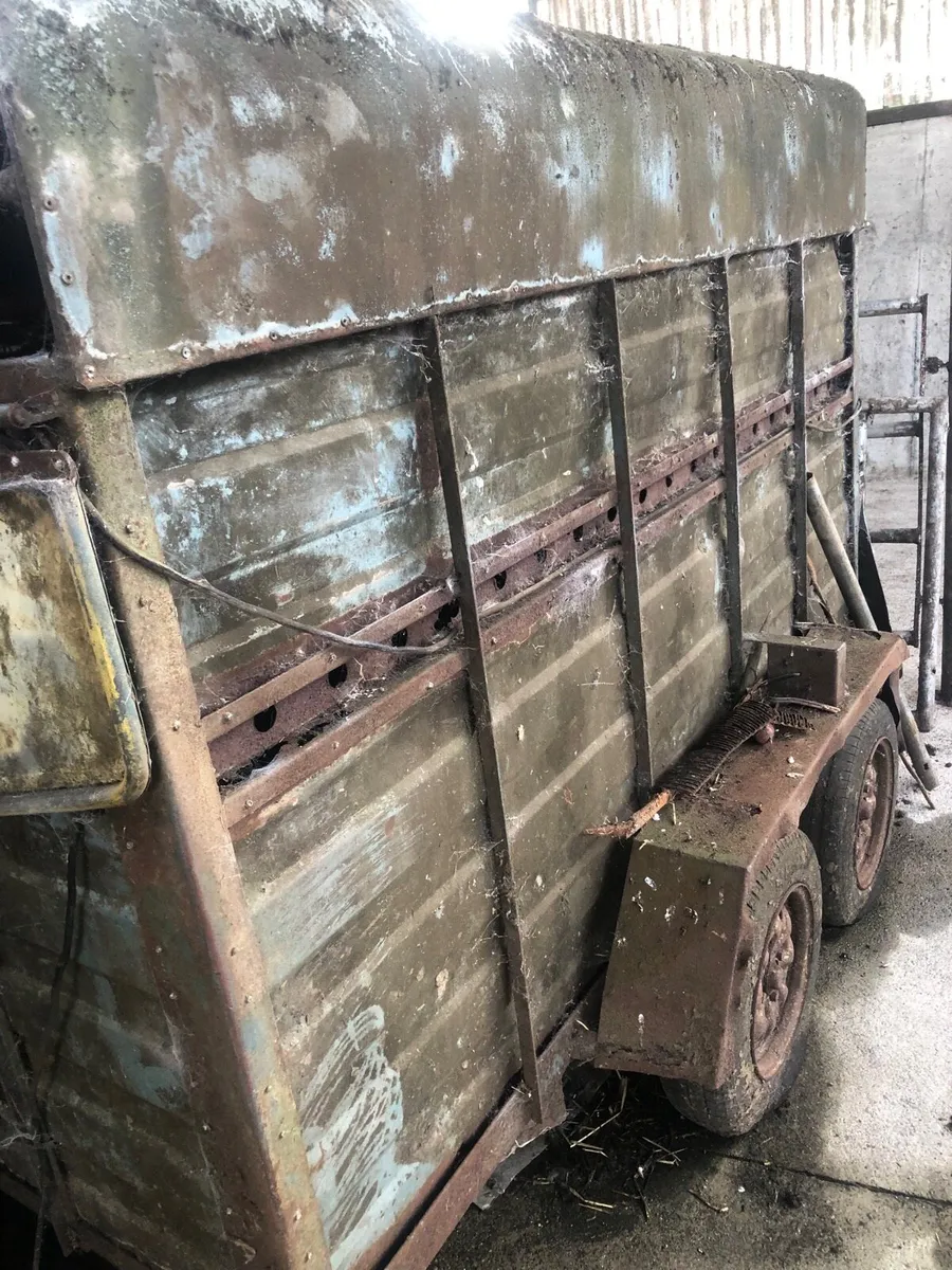 Trailer - Image 1