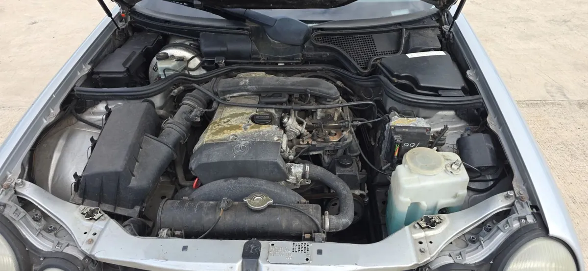 Mercedes-Benz E-Class 1996 - Image 2