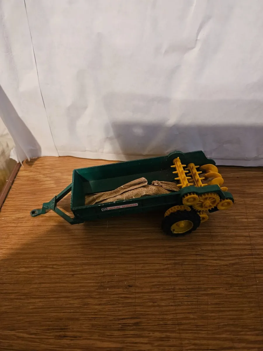 Britain's Farm Manure Spreader - Image 1