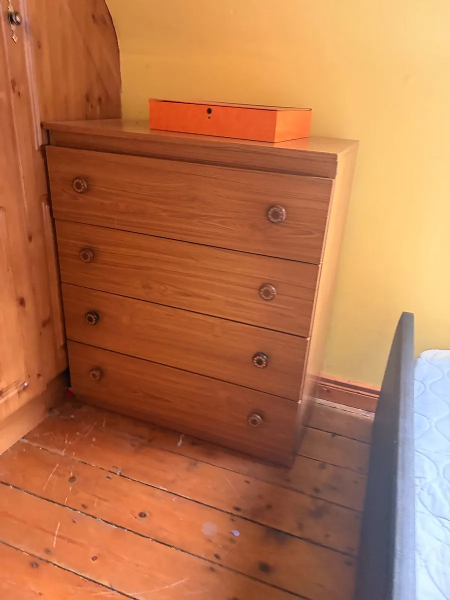 Chest of drawers