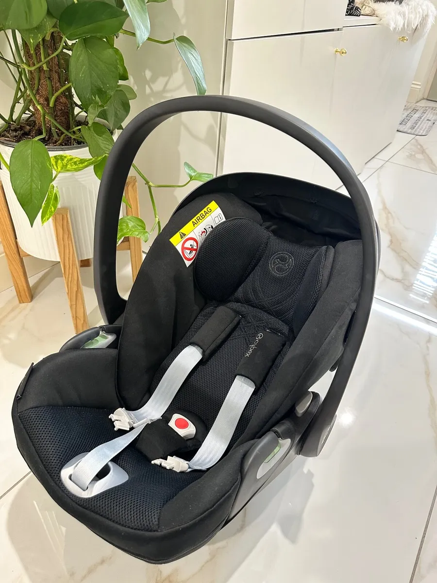 Cybex Cloud T Car Seat and base station - Image 1
