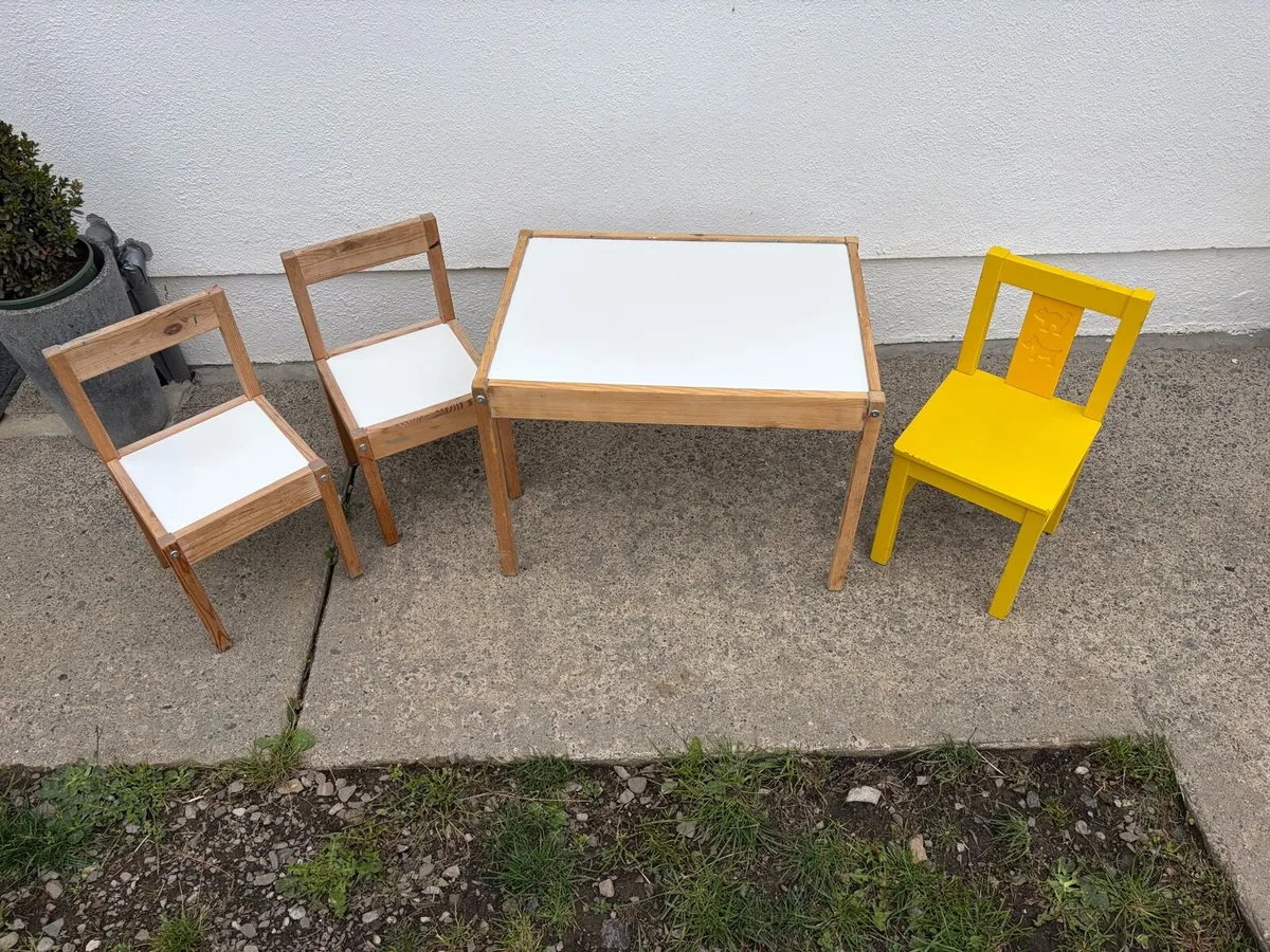 kids table and 3 chairs - Image 2