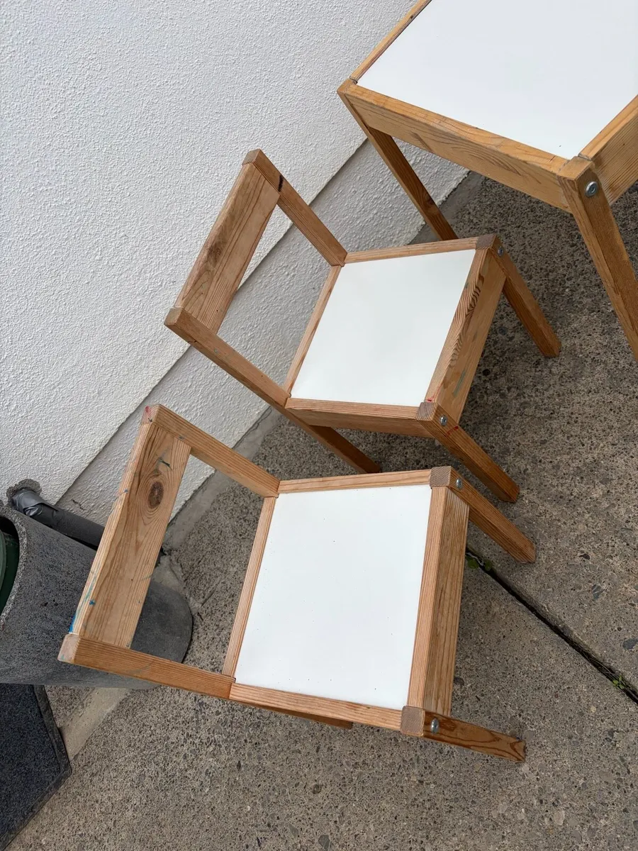 kids table and 3 chairs - Image 3