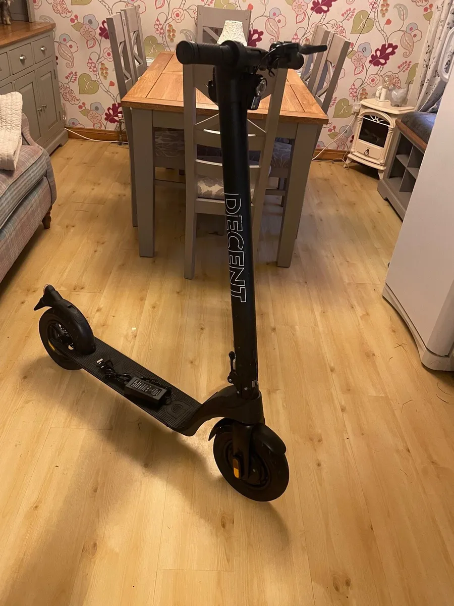 Large Electric scooter & charger - Image 2