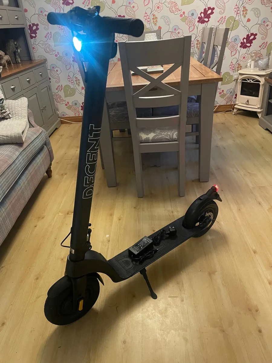 Large Electric scooter & charger - Image 3