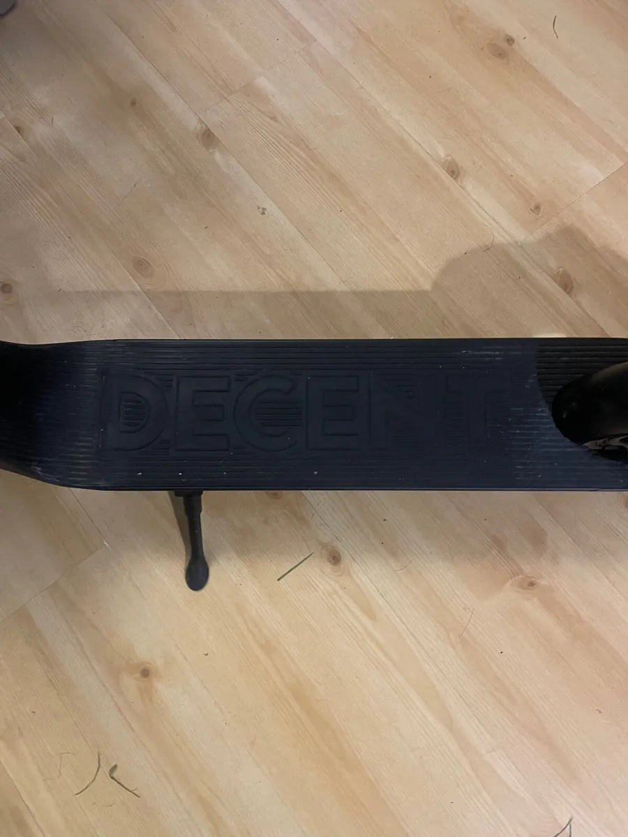 Large Electric scooter & charger - Image 4
