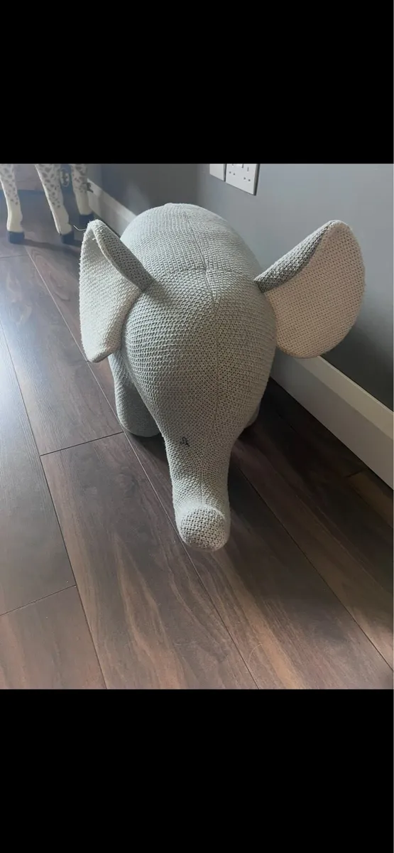 Knitted elephant stool - Image 2