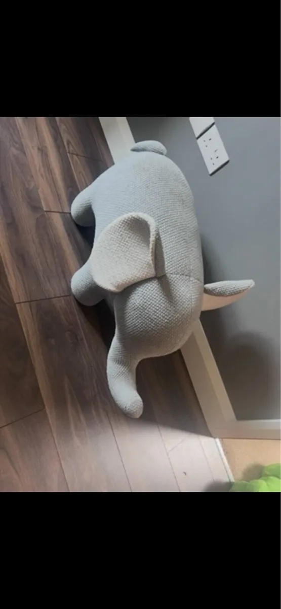 Knitted elephant stool - Image 4